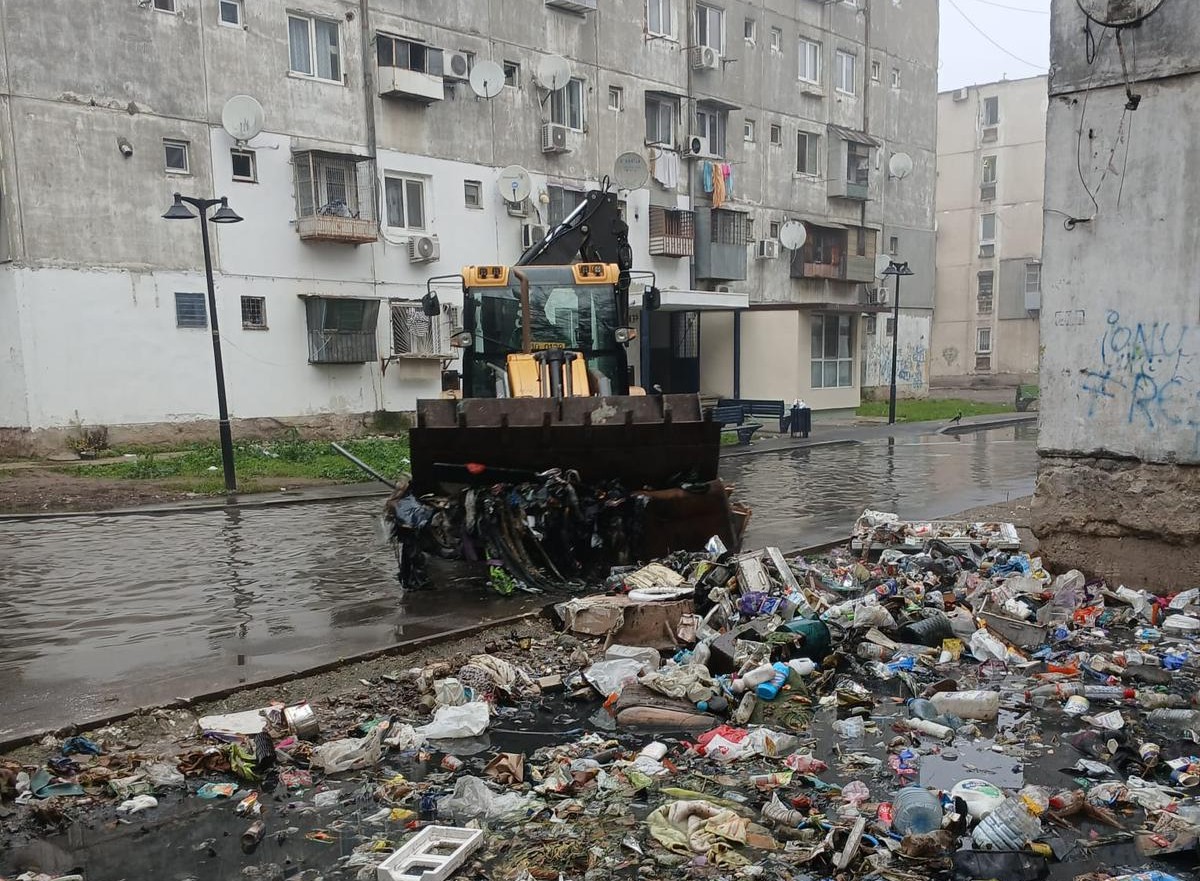 (P) Primăria Sectorului 5 a intervenit pentru salubrizarea Aleii Livezilor