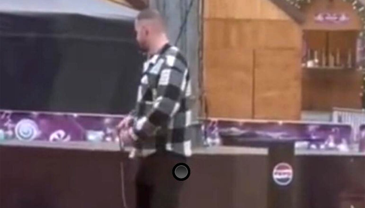 Ce animal de companie are acest bărbat din Cluj-Napoca. A ieșit cu el, în lesă, și imaginile au devenit virale