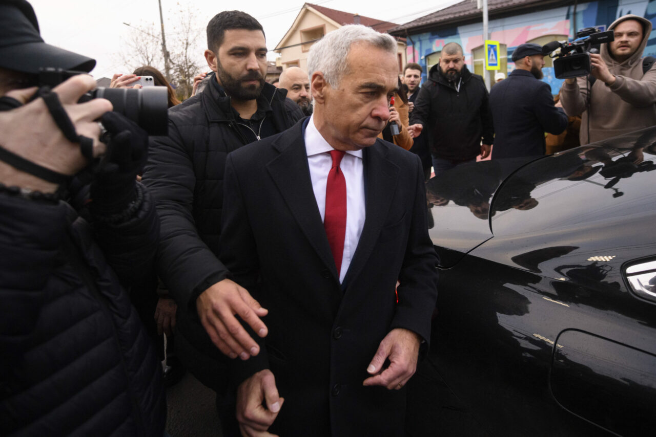 La ieşirea de la Judecătoria Sector 1, Călin Georgescu se declară încrezător în puterea legii: „Nu am și nu voi avea decât o singură apărarea: legea.”