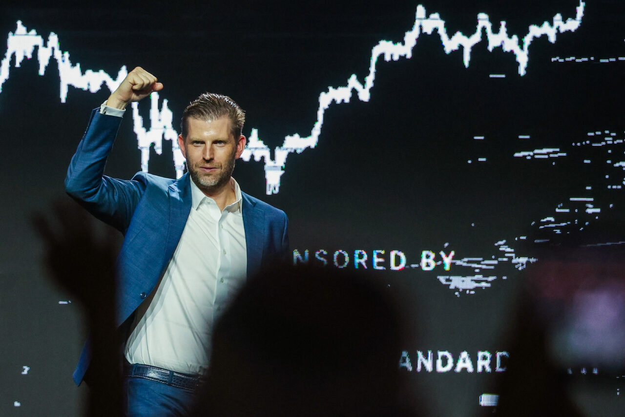 Tatăl guvernează, băiatul încasează. Cum și-a crescut Eric Trump 10 ori averea de când Donald Trump s-a întors la Casa Albă