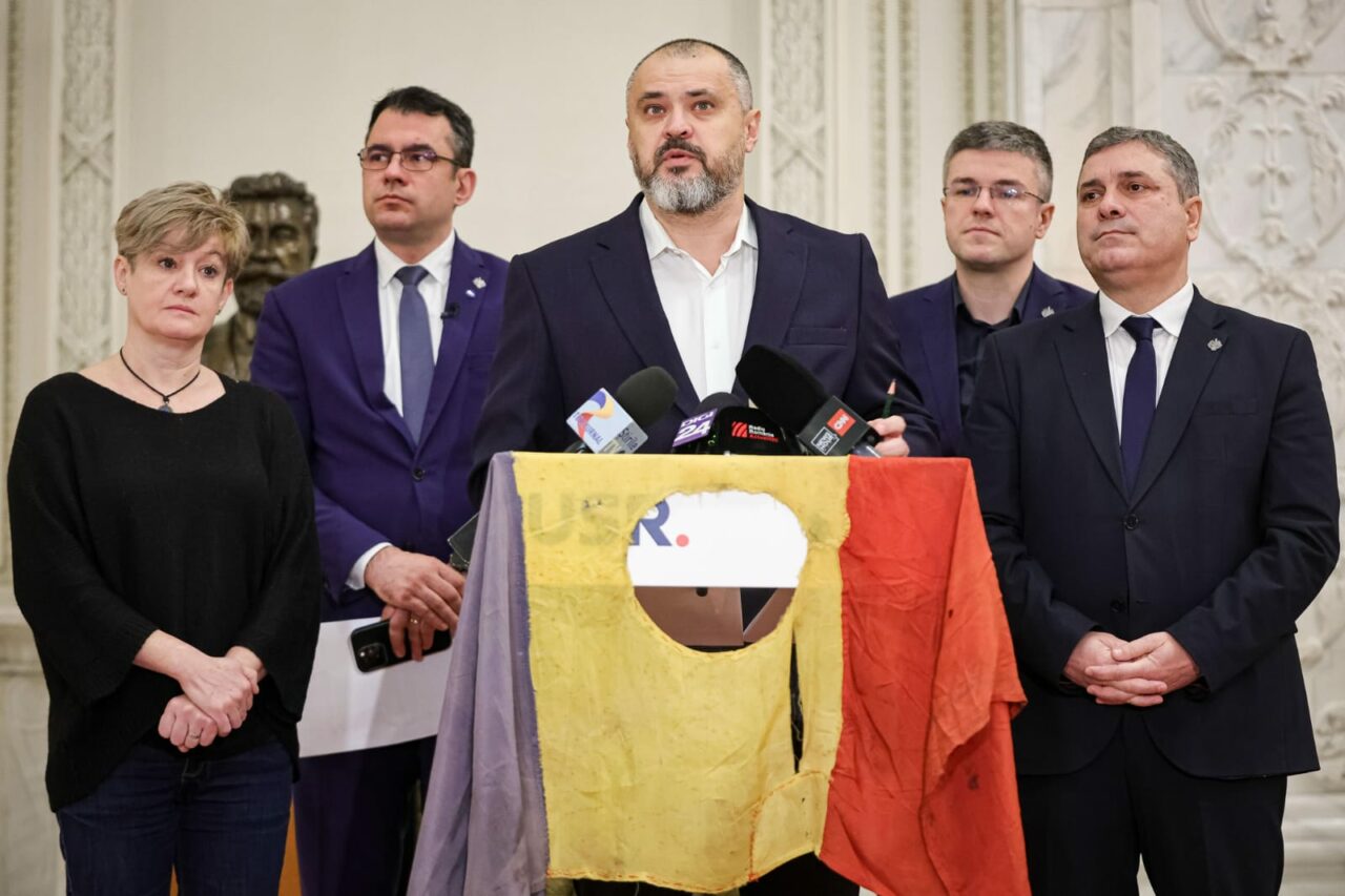 USR vrea să „condamne comunismul”, care a mai fost o dată condamnat de Băsescu. Vrea și închisoare de până la 10 ani