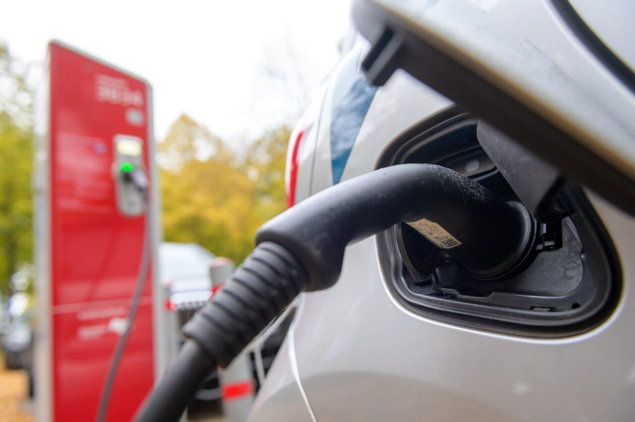 Acord istoric între Renault și Ford. Vor fi lansate 2 modele de vehicule electrice în Europa