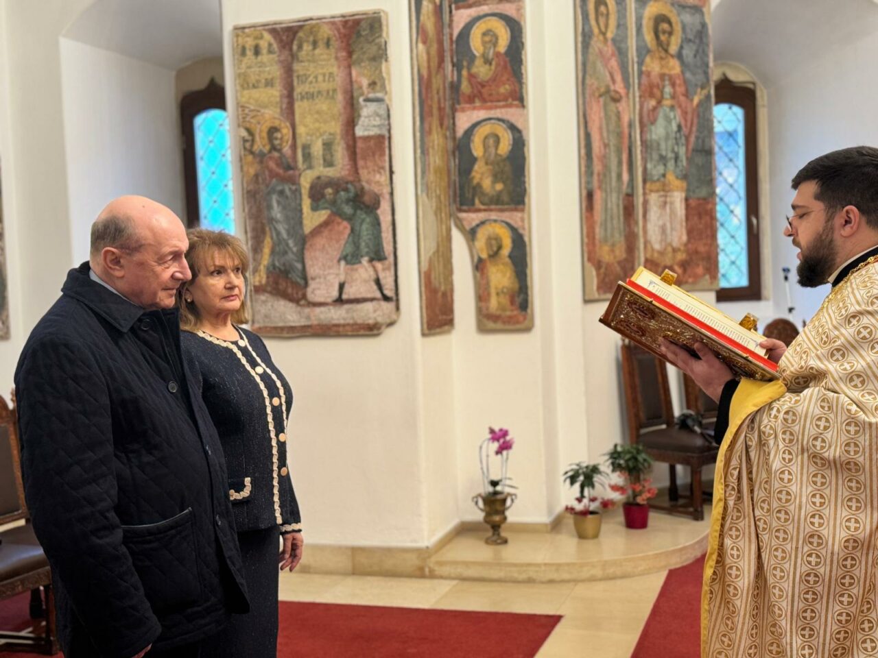 Traian şi Maria Băsescu sărbătoresc nunta de aur. Fostul preşedinte a scris: „Martor ne-a fost familia”