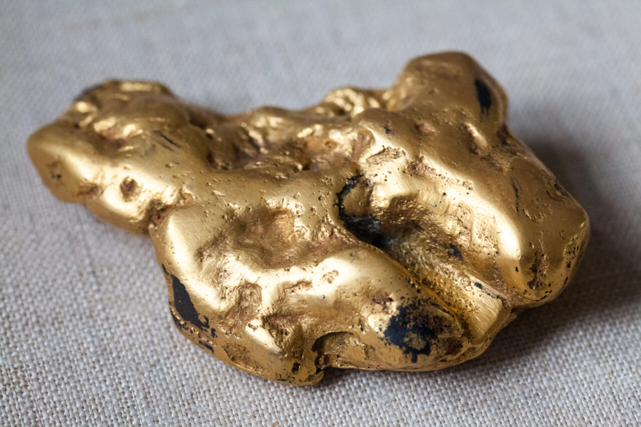 Aurul a trecut de 4.500 de dolari uncia pe fondul cererii ridicate pentru metale preţioase