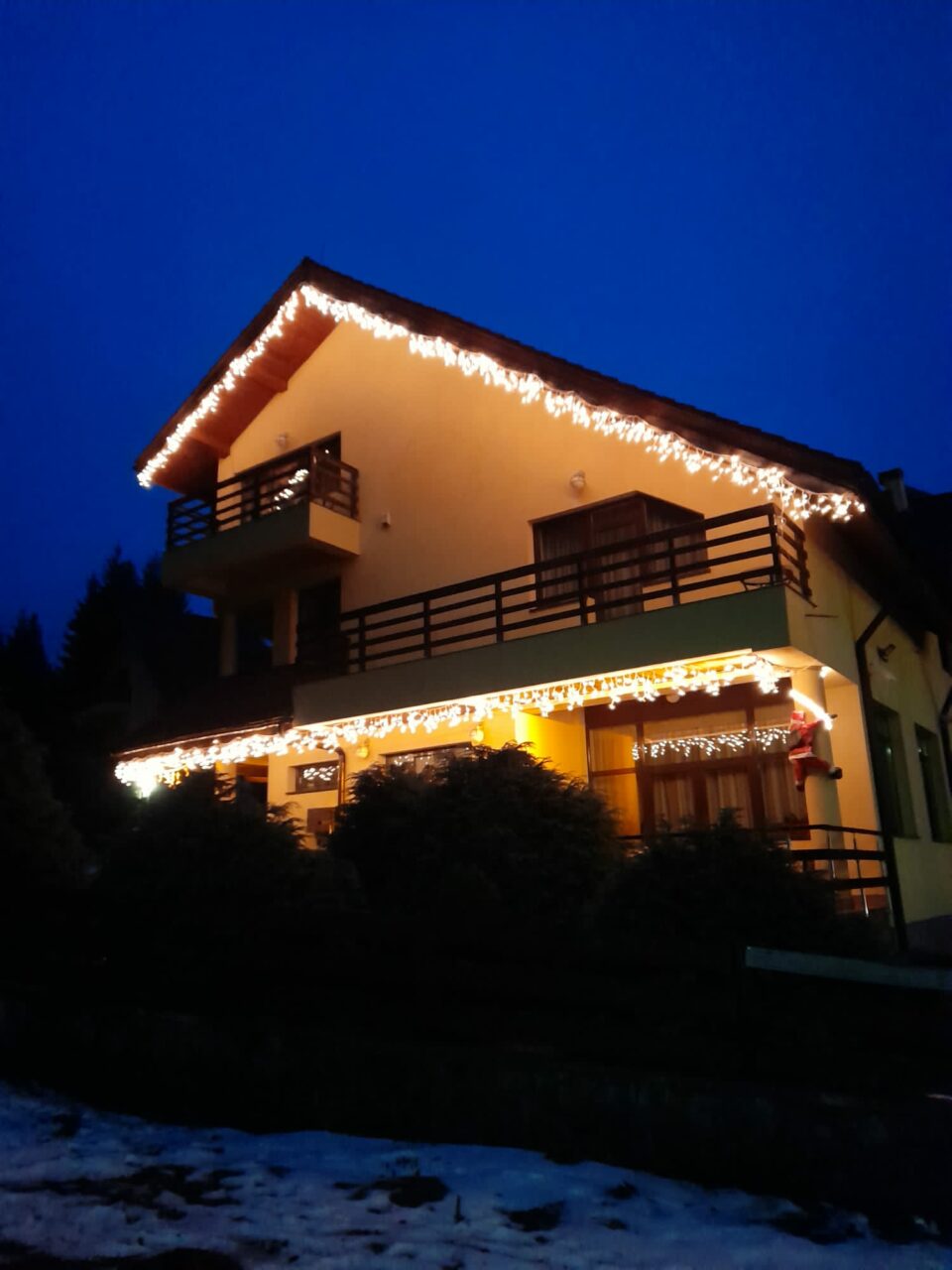 Cabanierii de pe Valea Prahovei, afectați de lipsa turiștilor chiar în perioada sărbătorilor de iarnă. Gestul disperat al unui antreprenor din Predeal