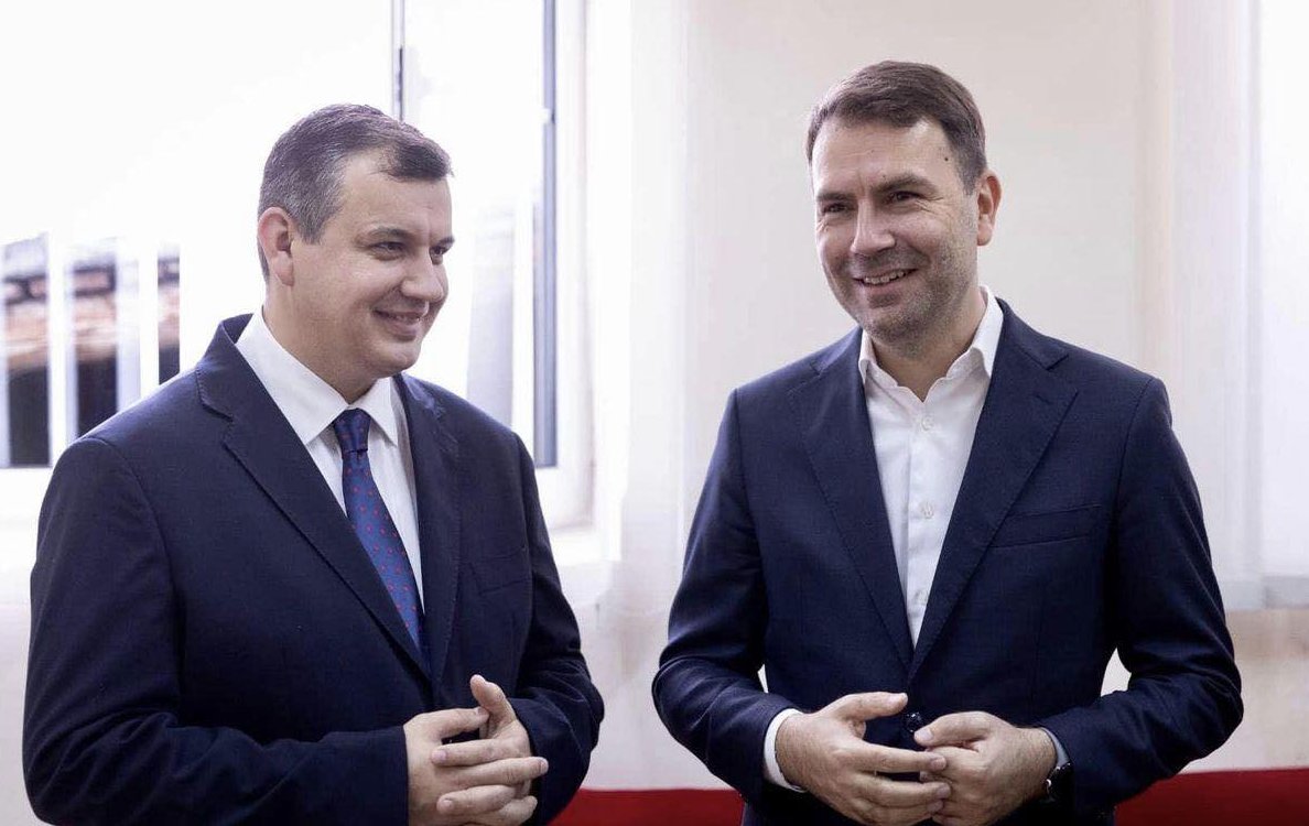 Disperare în tabăra lui Drulă. Cu câteva zile înainte de vot, președintele și toți oamenii din jurul său luptă pentru candidatul USR. Tomac, consilier onorific, îi dedică o „odă”