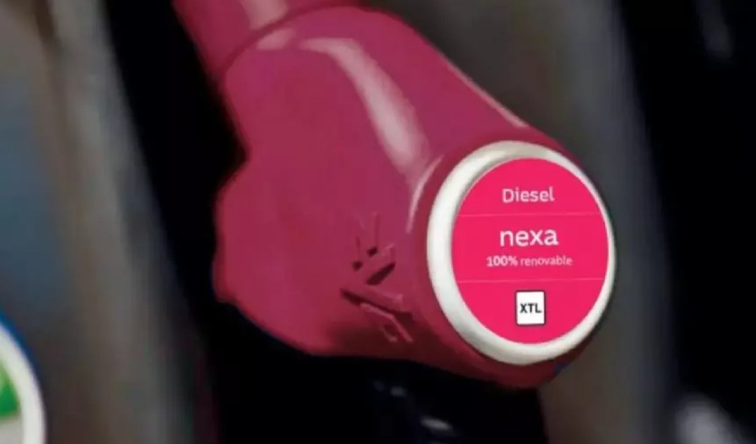 Pompa care i-a bulversat pe șoferi în benzinării. Este un nou tip de combustibil și are culoarea roz