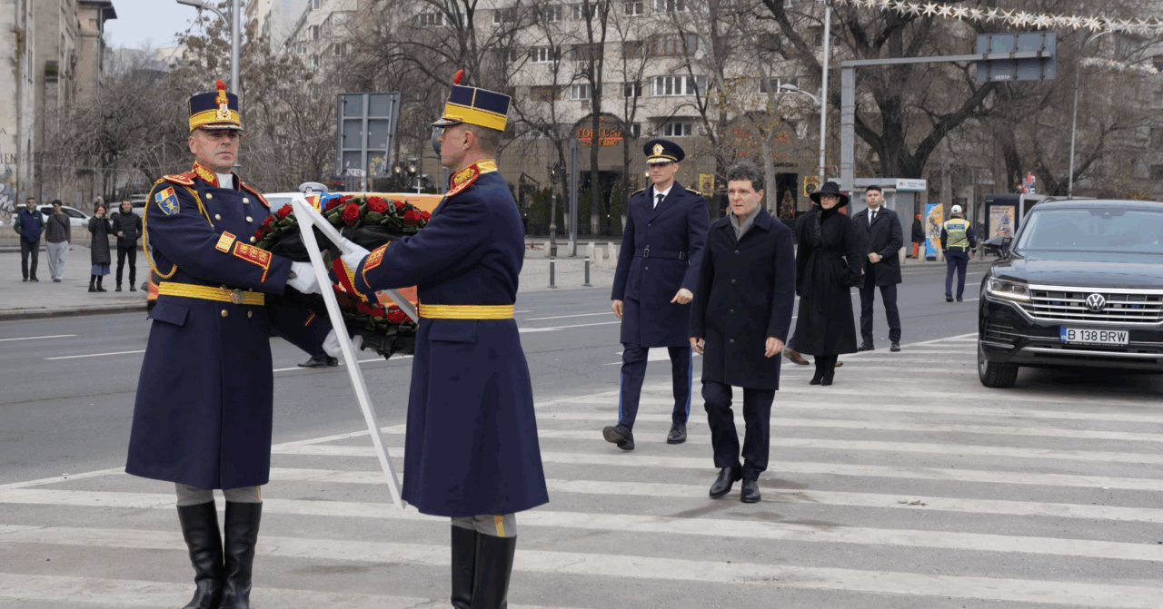 Nicușor Dan a depus o coroană de flori la Monumentul dedicat memoriei victimelor Revoluției din 1989