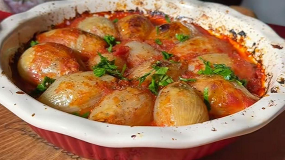 Sarmale revoluționare. Cu ce poate fi înlocuită varza pentru a prepara un fel de mâncare delicios de iarnă