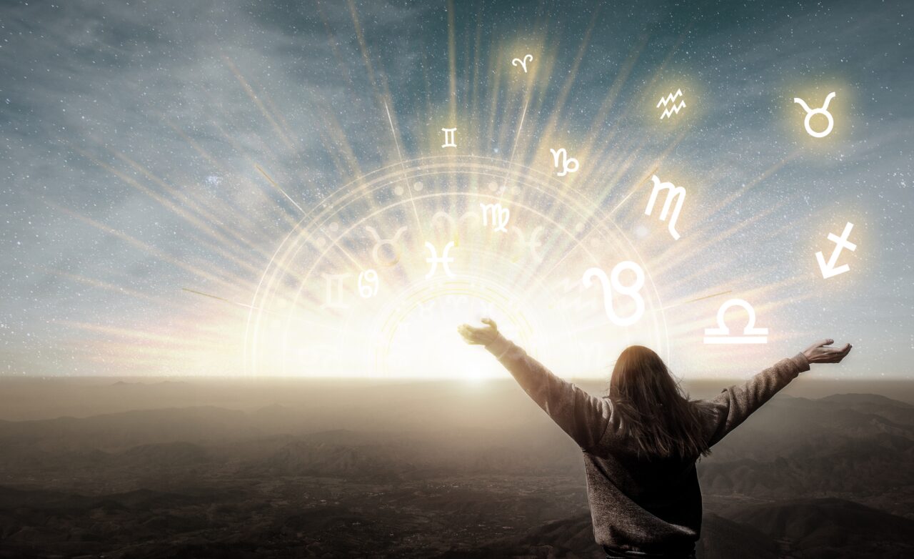 Cele două zodii care renasc în Postul Crăciunului. Norocul și iubirea bat la ușă pentru acești nativi