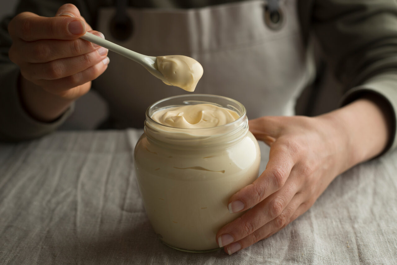 Cum să prepari maioneză de post pufoasă și gustoasă. Greșeala care strică total compoziția