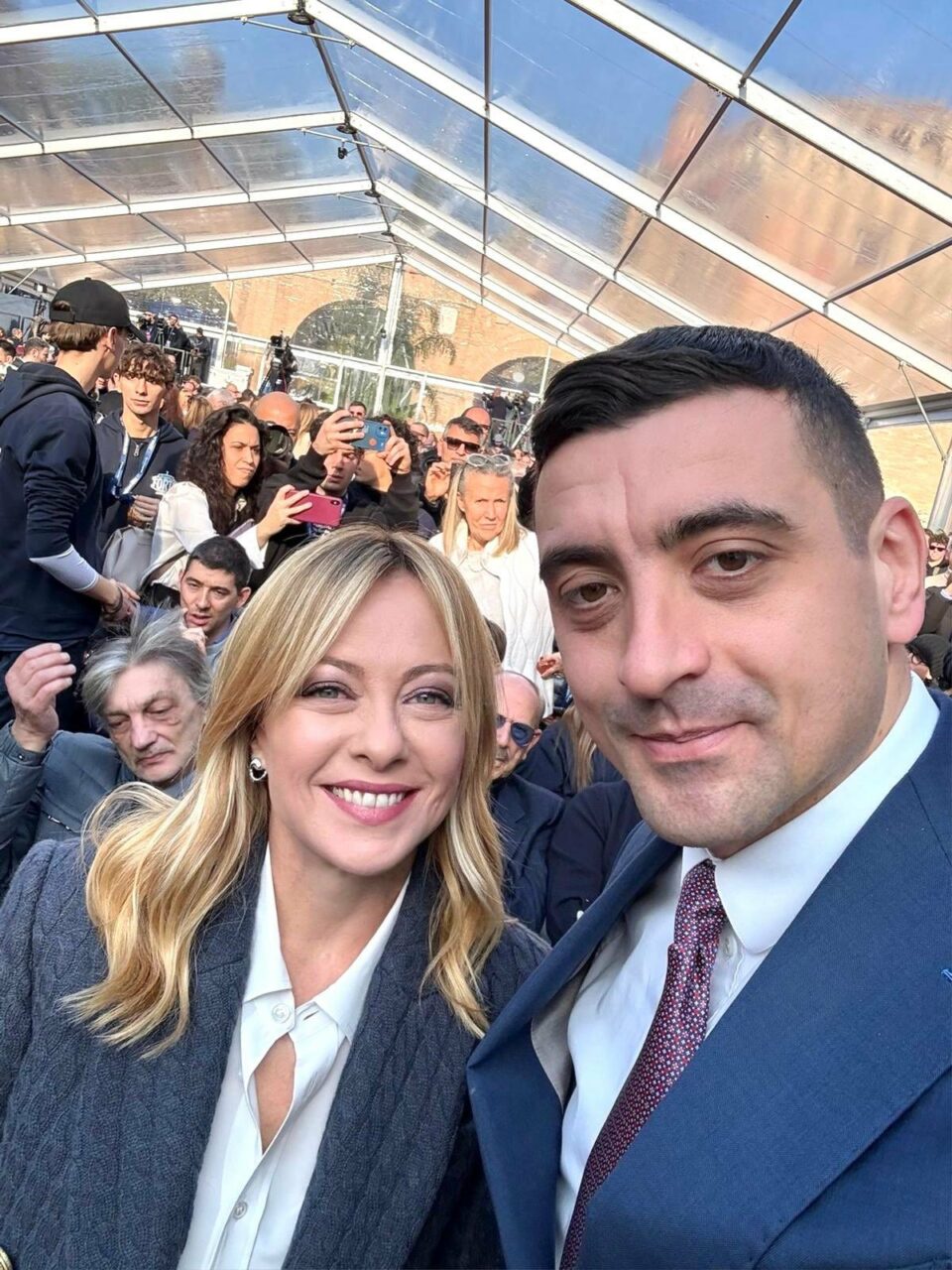 George Simion, prezent la cina Margeret Thatcher de la Roma și s-a fotografiat alături de Giorgia Meloni: „Este al patrulea an de când particip…”