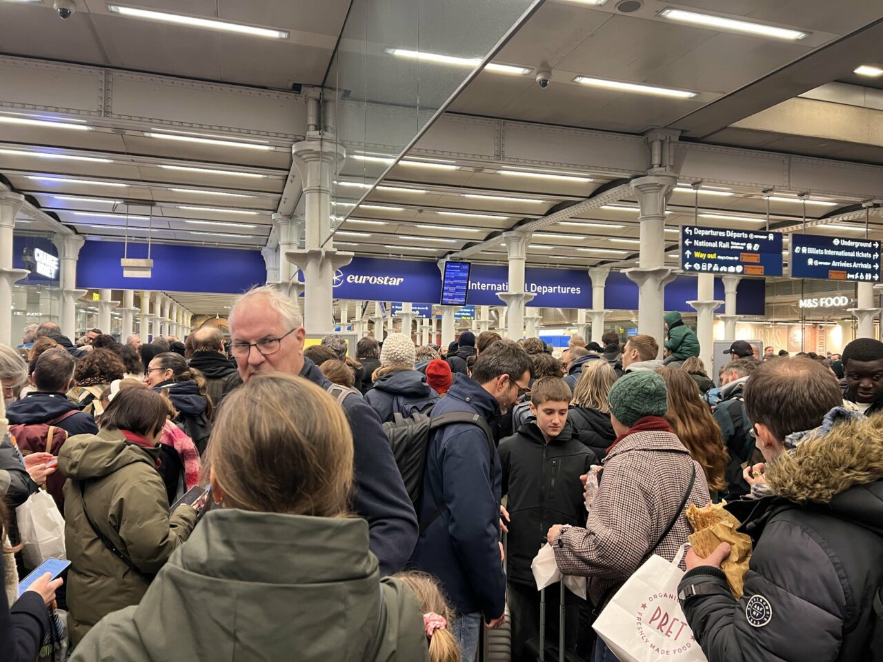 Eurostar reia serviciile în Tunelul Canalului Mânecii. Călătorii sunt avertizați că e posibil să existe întârzieri și anulări de ultim moment