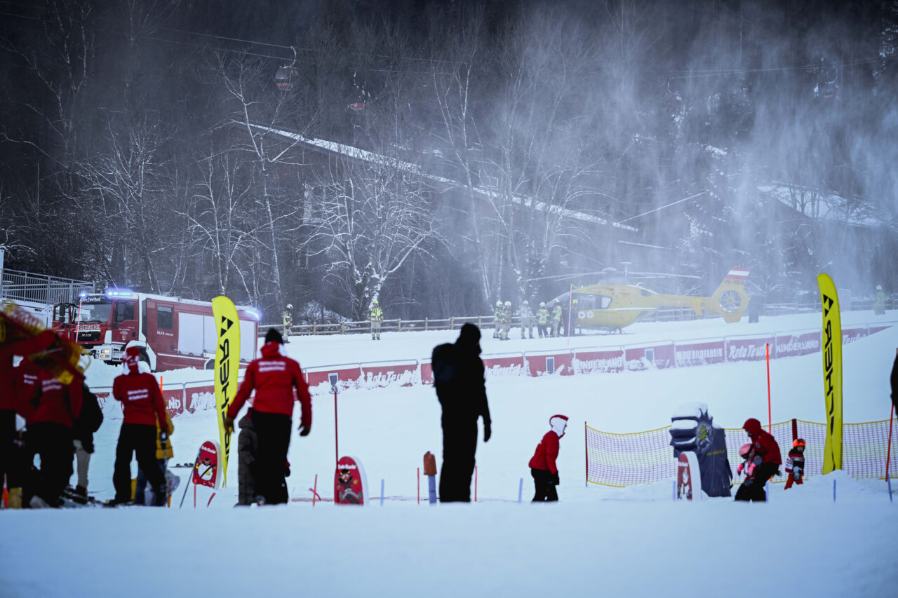 Panică în Austria. O avalanșă dezastruoasă a îngropat pasionații de sporturi de iarnă în Kitzbühel, în ajunul Anului Nou