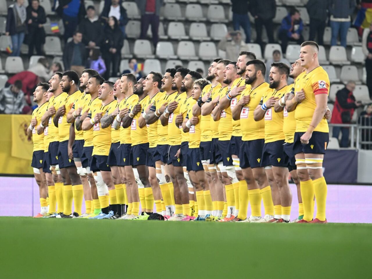 El e uriașul din naționala de RUGBY care vorbește cinci limbi străine