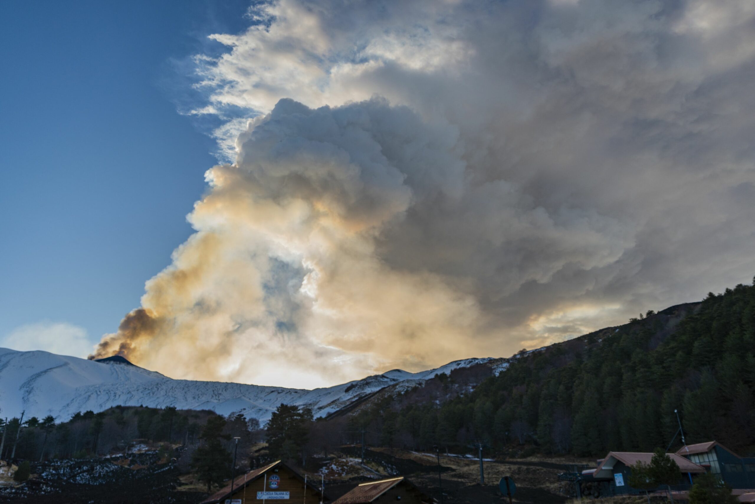Erupția Vulcanului Etna în 2025