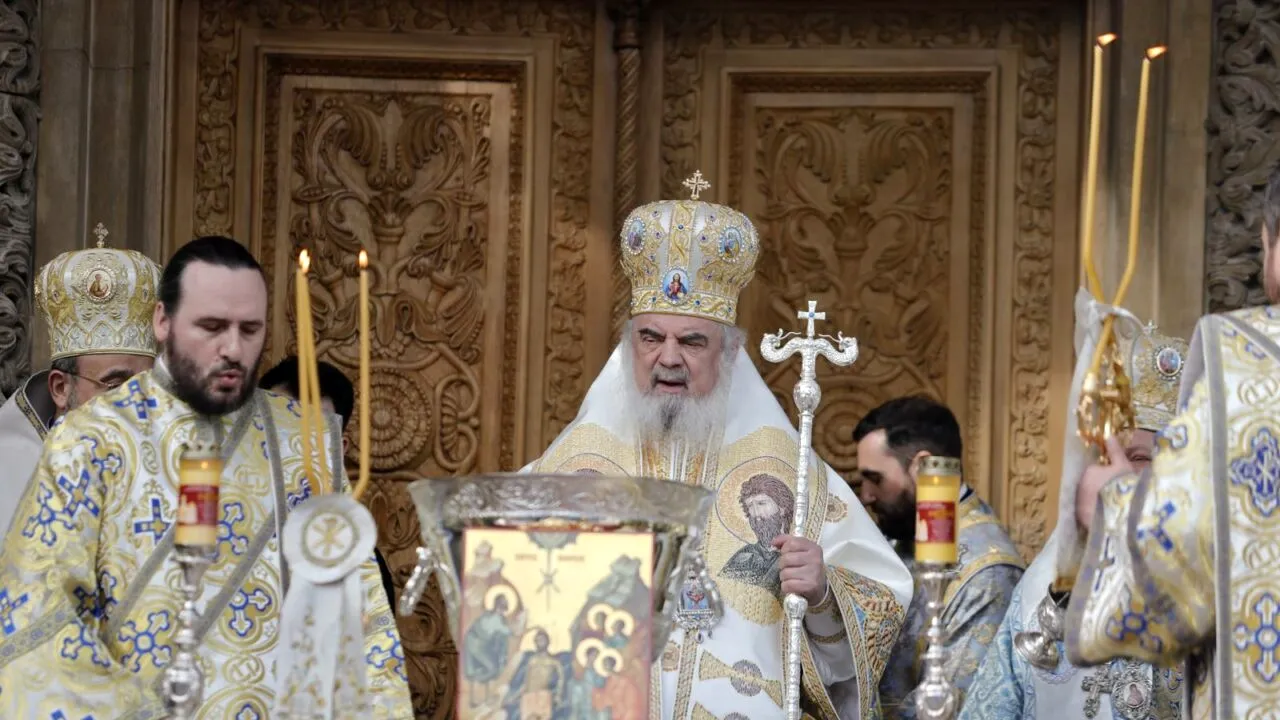 Patriarhul Daniel va săvârși Sfințirea Mare a Apei. Care este programul liturgic al sărbătorii Botezului Domnului