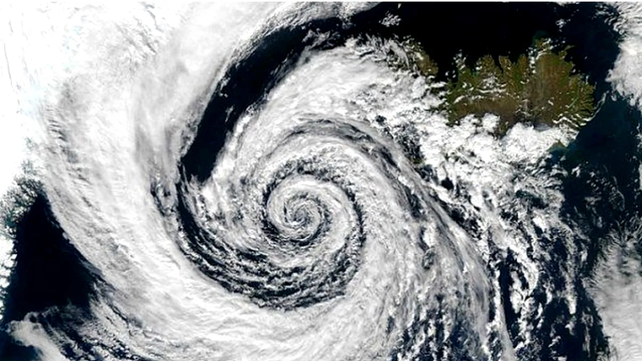 Ciclonul „Cassio” ajunge și în România. Vânt la rafală de până la 110 km/h