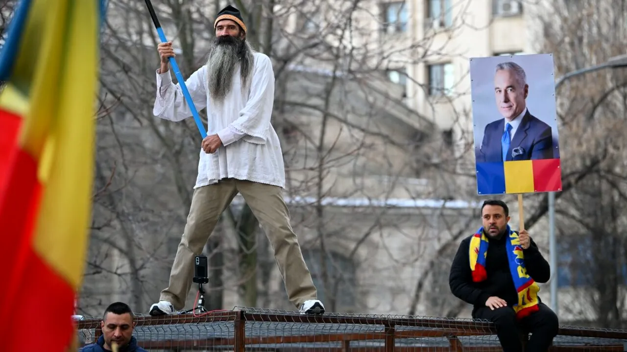 ”Stegarul Dac” a fost săltat din nou de polițiști. Cezar Avrămuță ar fi agresat forțele de ordine la Buftea, unde era așteptat Călin Georgescu