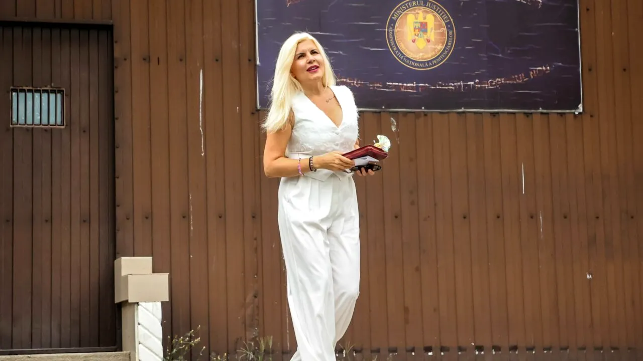 Elena Udrea, mesaj de ziua ei: „O viață cât 10 vieți… Aș da timpul înapoi? Nu, dar l-aș opri pe loc”