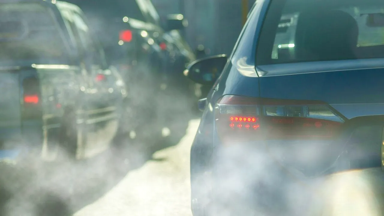 Comisia Europeană se răzgândește cu privire la interzicerea mașinilor pe diesel sau benzină. Care sunt discuțiile de la conducerea UE