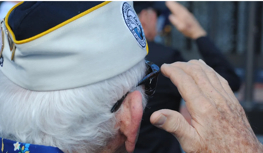 Unul dintre ultimii supraviețuitori de la Pearl Harbor, Ira „Ike” Schab, a murit la vârsta de 105 ani