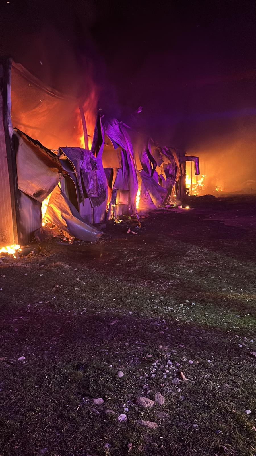 Incendiu devastator la o hală din Argeș