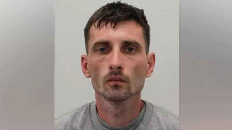 Bărbatul român care a înjunghiat o minoră în Marea Britanie a fost condamnat la detenție pe viață într-un spital de boli mintale