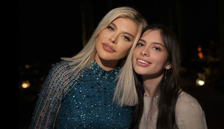 Cu ce se ocupă fiica Loredanei Groza. Ce relație au cele două