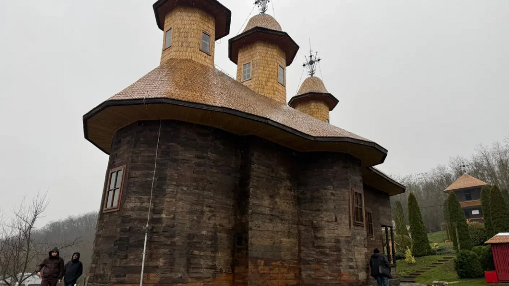 S-a încheiat restaurarea bisericii de lemn a Mănăstirii Pârvești, o capodoperă a arhitecturii populare din Moldova, veche de două secole