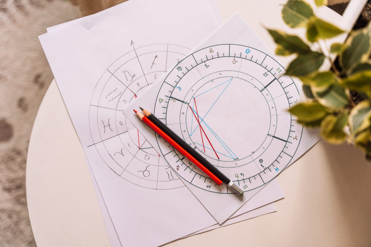 Zodiile care primesc vești neașteptate înainte de finalul anului. Surprize de proporții pentru anumiți nativi