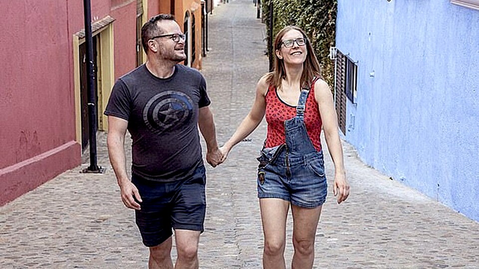 Cuplul britanic Katie și Alan Donegan, pensionari milionari la 4o de ani. Care este rețeta succesului