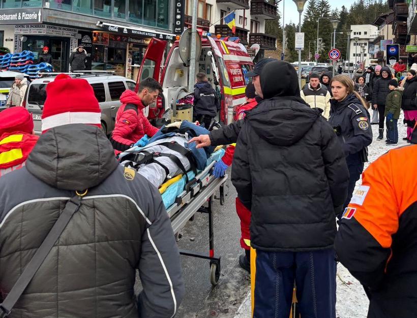 Accident pe pârtie la Predeal, chiar în ziua de Crăciun. O femeie care se dădea cu sania a leşinat, după o coliziune cu altă sanie