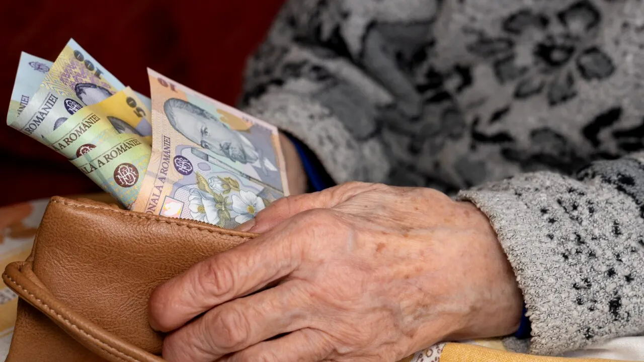 Pensionarii au început să se împrumute de bani la CAR pentru cadouri și sărbători. Bătrânii nu au fonduri pentru alimentele de bază