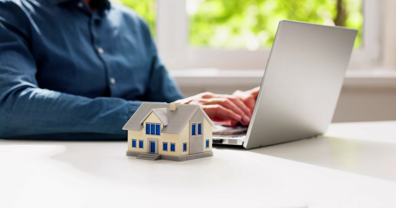 Cât de greu este pentru un tânăr român să-și cumpere un apartament. Visul locuinței proprii, tot mai departe