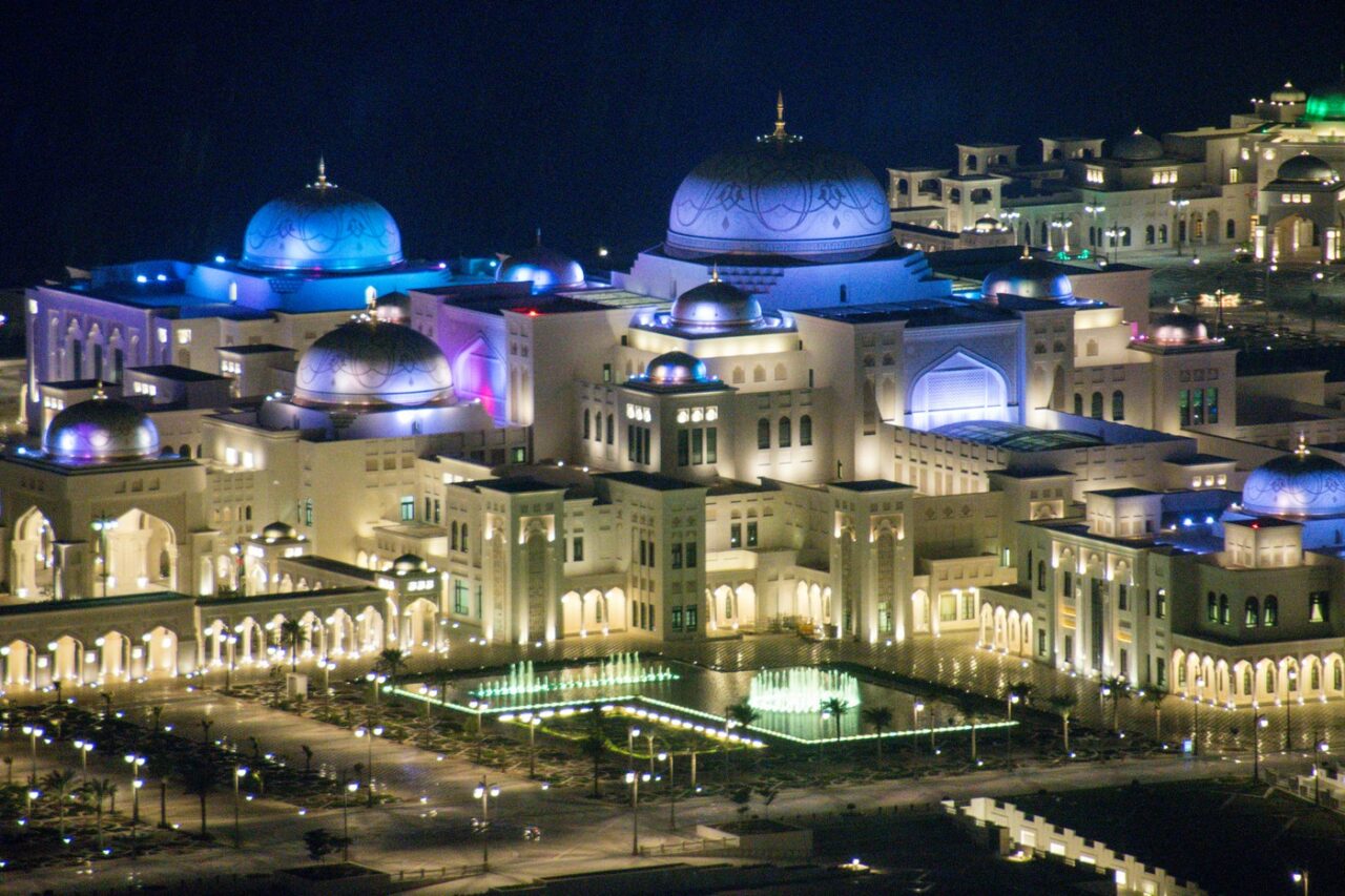 Experiența teribilă a unei românce stabilite în Abu Dhabi: ”Pare că tocmai a început războiul”. Decizia autorităților după ce și Riad a fost bombardat