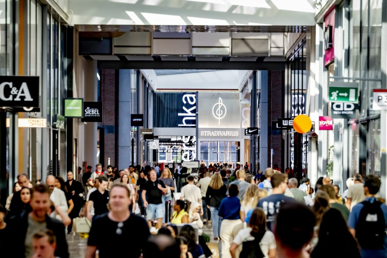 Un lanț cunoscut de magazine din România se pregătește să iasă de pe piață. Reduceri masive înainte de închidere