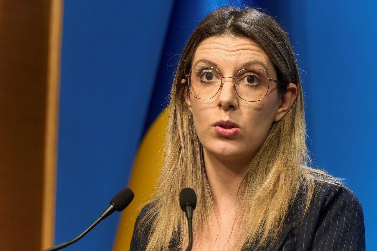 Soluția ministrei Buzoianu la Criza Apei: „Singura modalitate e să treacă tot procesul de tratare al apei. Ultima discuție era în vederea unor soluții ca să nu se închidă rafinăria.”