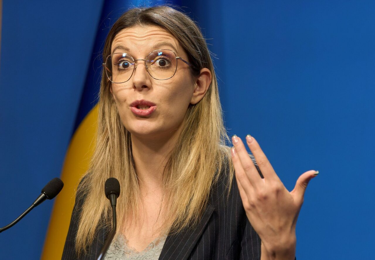Diana Buzoianu se face că nu înțelege ce înseamnă adoptarea moțiunii de demitere: „Nu există un semnal că nu se mai susține un ministru”