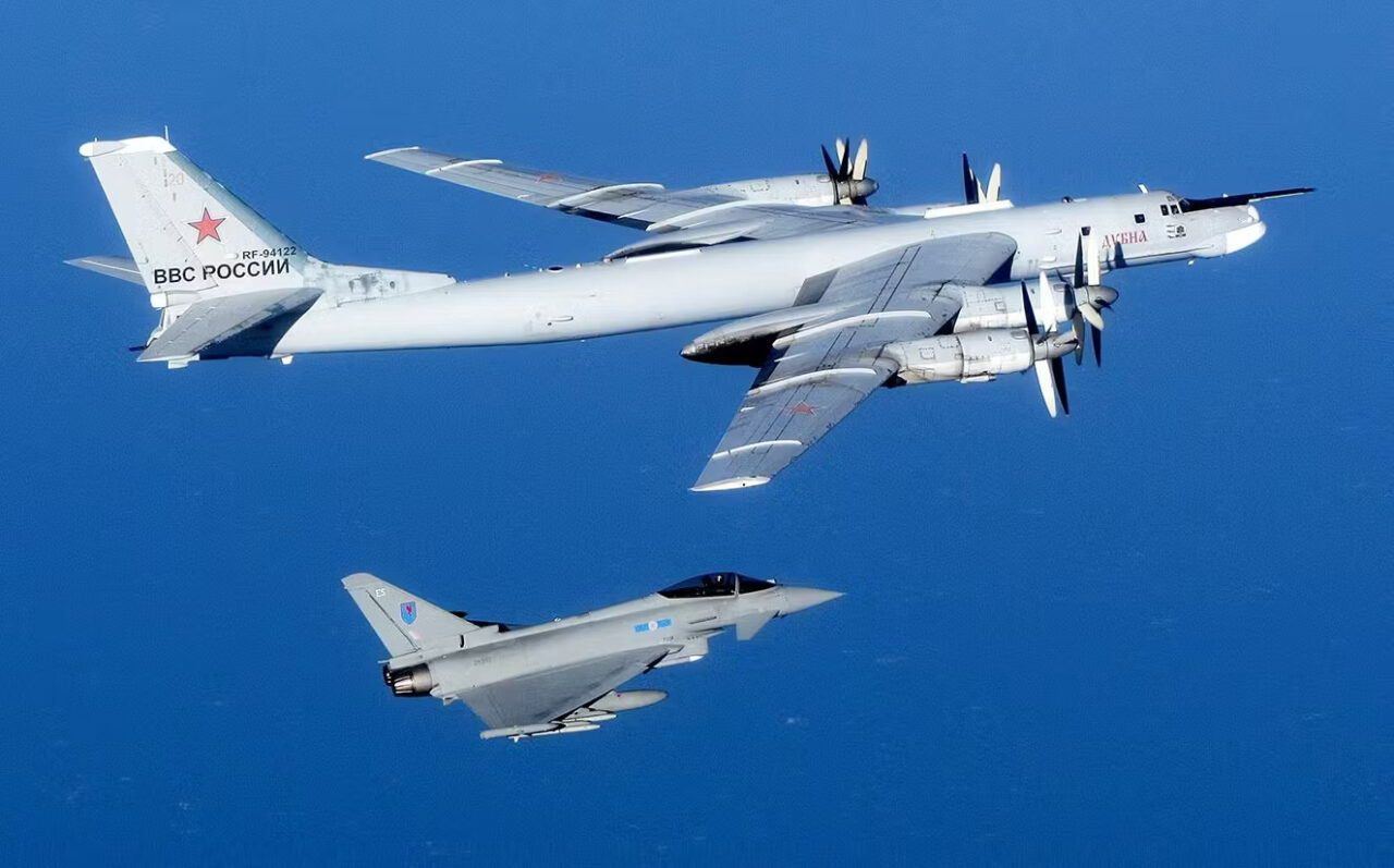 Putin testează reacția NATO chiar în ziua de Crăciun. Rusia a trimis două bombardiere strategice în nordul Marii Britanii