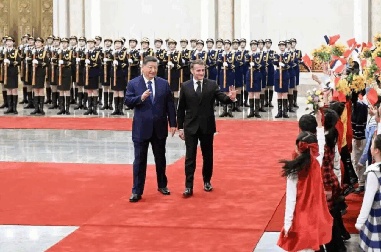 Macron i-a cerut lui Xi Jinping să sprijine pacea din Ucraina. „Capacitatea noastră de a lucra împreună este decisivă”. Răspunsul liderului chinez