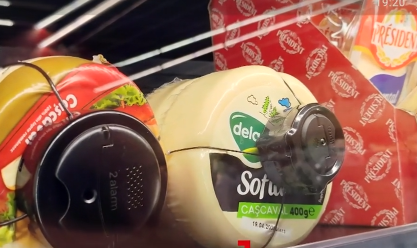 Ce se mai fură din supermarketuri: Și produsele de până la 10 lei au ajuns să fie protejate cu sistem antifurt