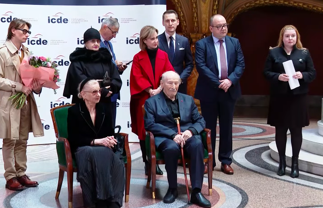 Victor Rebengiuc primește premiul România Europeană 2025. Nicușor Dan: „Ce remarc eu este onestitatea actorului față de personaj”