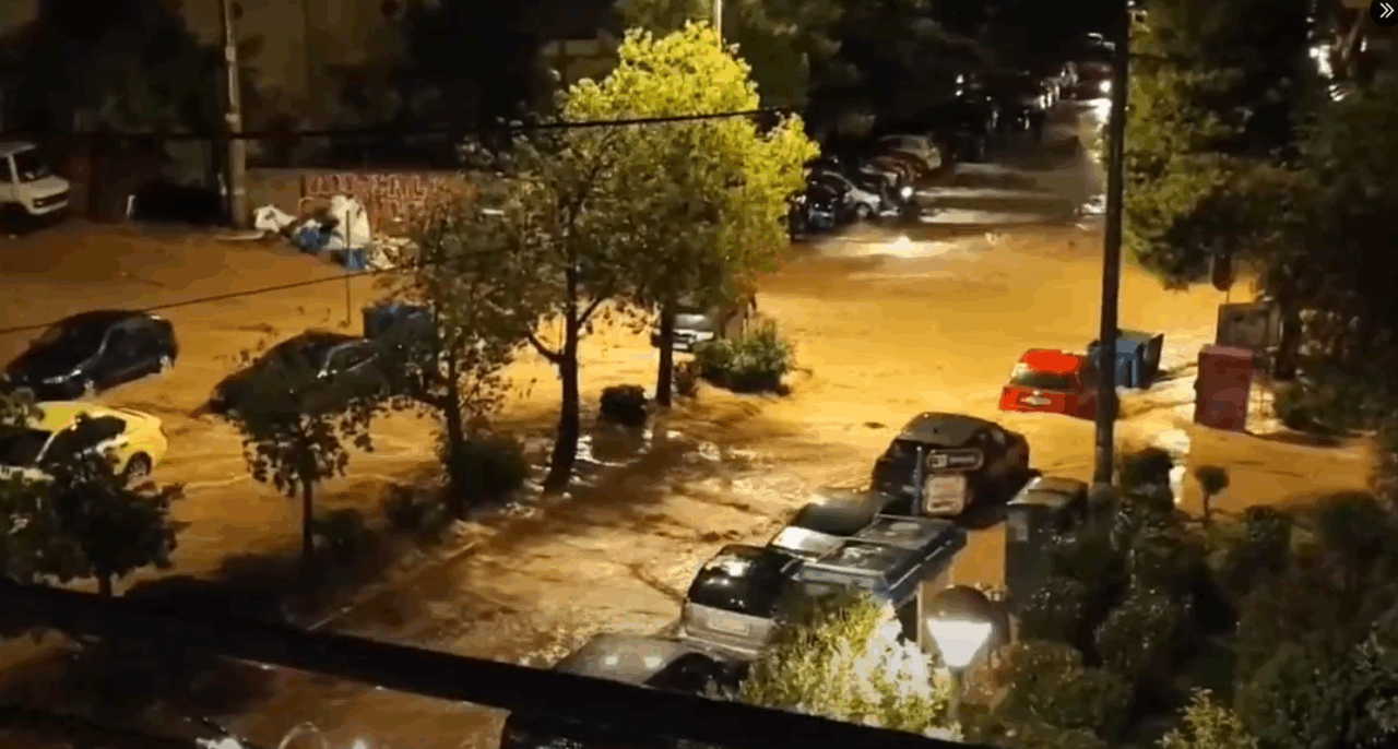 Furtuna „Byron” lovește Grecia. Imagini cu drumuri transformate în râuri și mașini care plutesc pe străzi circulă în mediul online