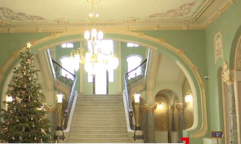 Cazinoul din Constanţa, decorat de Crăciun. Cât costă o şedinţă foto de 30 de minute aici