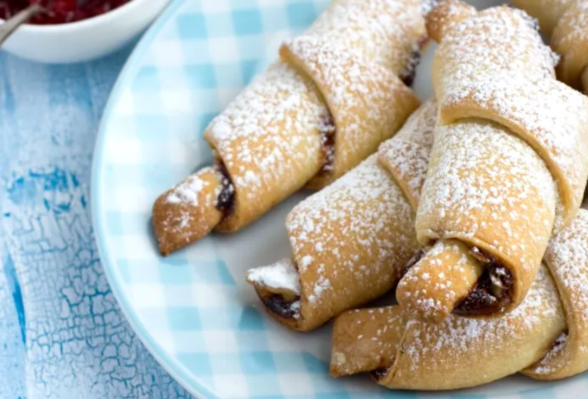 Cornulețe cu untură care se topesc în gură. Cea mai bună rețetă de preparat de sărbători