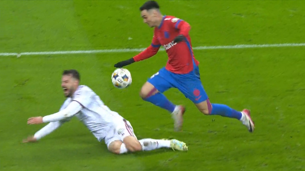 Rapidiștii acuză arbitrajul după 1-2 cu FCSB. Panduru a analizat faza ce s-a petrecut în prelungiri și este sigur că Istvan Kovacs a greșit: „Penalty”