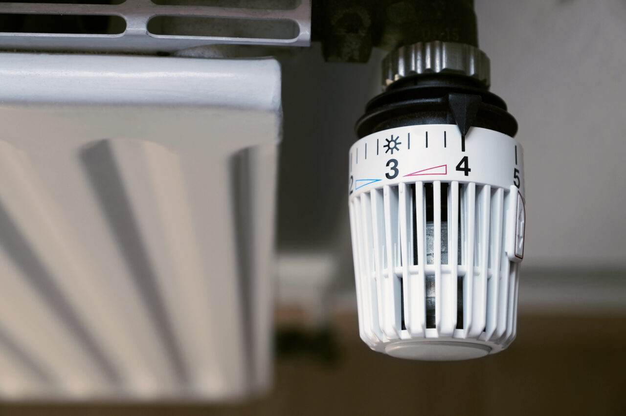 La ce temperatură să îți setezi centrala în 2026, în funcție de cameră. Regula celor 19°C nu aduce economie și confort