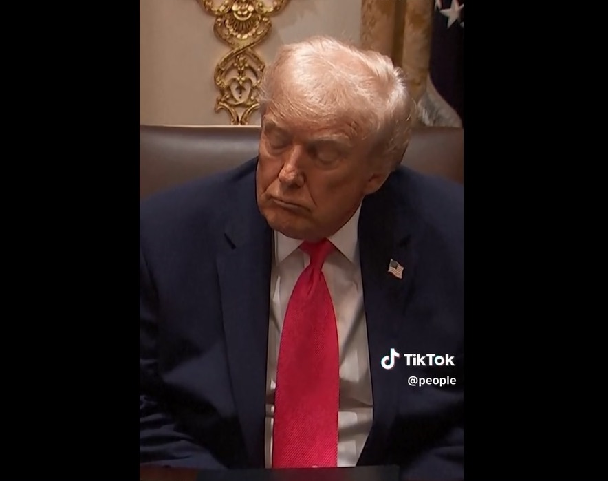 New York Times îl atacă pe Donald Trump. Președintele SUA, acuzat că stă noaptea pe Truth Social, iar ziua, la evenimente importante, este somnoros