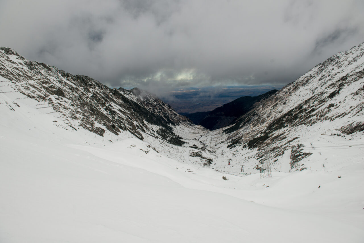 Turiști blocați în cabanele de la Bâlea Lac din cauza codului roșu de viscol emis de meteorologi. Nu pot părăsi zona